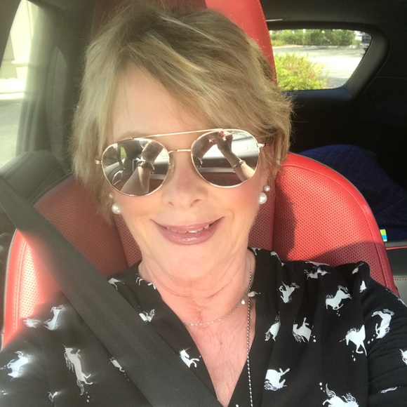 Meet your Posher, Sandy - Picture 1 of 1